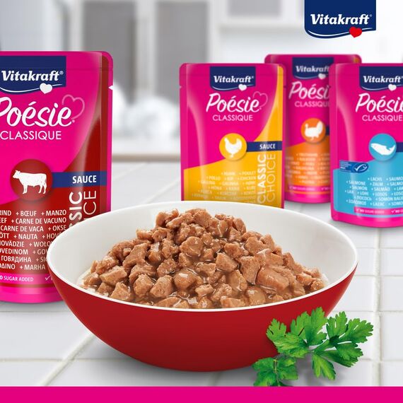 Vitakraft Poésie Classique, Nassfutter Katze, Katzennassfutter in Sauce, mit Huhn, mit Truthahn, mit Rind, mit Lachs, ohne Zusatz von Zucker und Getreide (1 Paket mit 12x 85g)