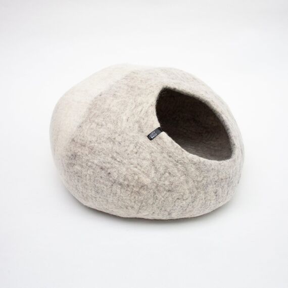 LucyBalu® Premium Katzenhöhle aus Filz | Natürliches Katzenbett aus 100% Flauschiger Wolle | Filzhöhle für Katzen handgefertigt in Nepal | Kuschelhöhle für Katzen | 45x45x28 cm | Hellgrau/Weiß