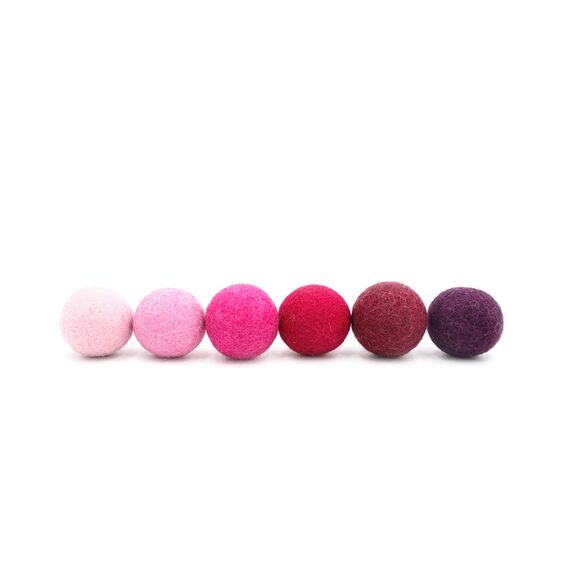 LucyBalu® Filzbälle für Katzen | Katzenspielzeug | Katzenbälle aus Filz | Spielsachen aus 100% Wolle | Natürliches Spielzeug für Kätzchen | Spielbälle Fair aus Nepal | 6 Stück | Magic Magenta