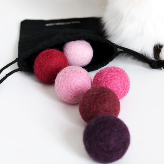 LucyBalu® Filzbälle für Katzen | Katzenspielzeug | Katzenbälle aus Filz | Spielsachen aus 100% Wolle | Natürliches Spielzeug für Kätzchen | Spielbälle Fair aus Nepal | 6 Stück | Magic Magenta