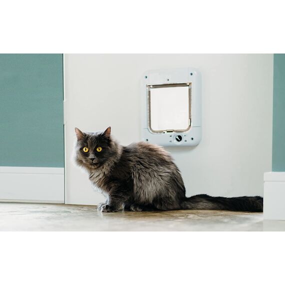 Cat Mate Mikrochip-Aktivierte Katzenklappe (360) - Für Katzen und Kleine Hunde, Geeignet für Bis zu 30 Haustiere, Kompatibel mit Einfach-/Doppelverglasung, UPVC, Wände und Holz, Weiß
