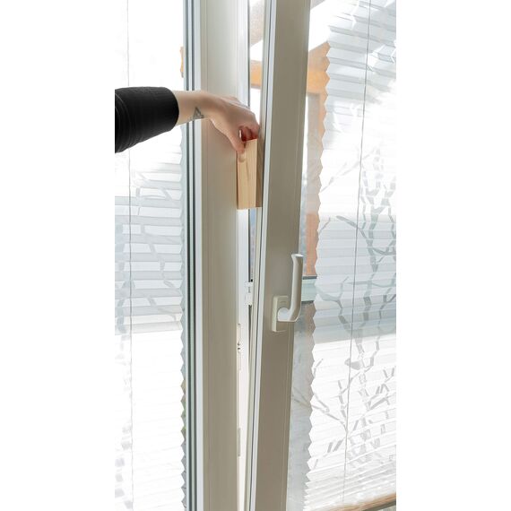 Katzenklötze Kipp-Fensterschutz für Katzen | Fallschutz ohne Bohren | verhindert das Abrutschen in den Fensterspalt (Links, 1 Stück)