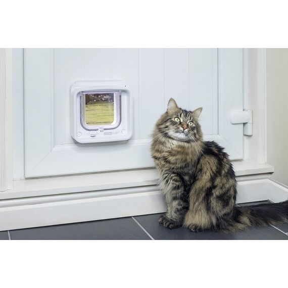 Sure Petcare SureFlap Mikrochip-Katzenklappe Connect, kompatibel mit Smartphone-App, Einbau in Türen, Glasscheiben, Wände, Hub und 4 x AA-Batterien erforderlich (nicht im Lieferumfang enthalten), weiß