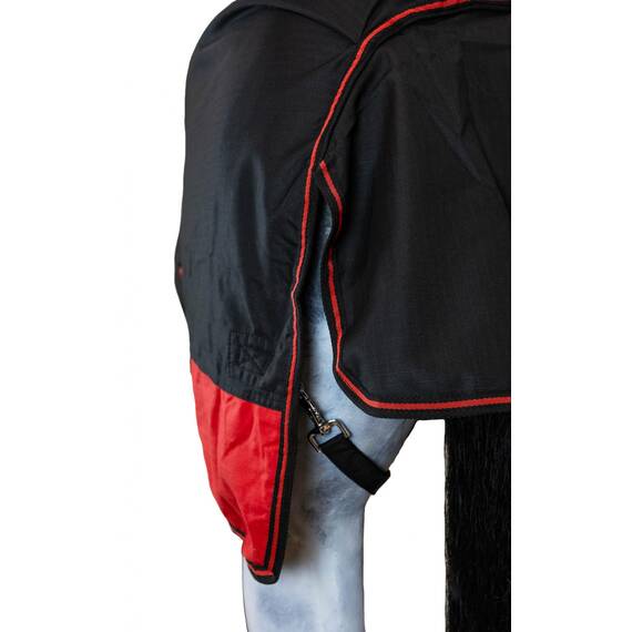 RL24 - Winterdecke Weidedecke 600D Basicline – atmungsaktive, Wind- & wasserdichte Outdoordecke mit Innenfutter & Kreuzbegurtung – Pferdedecke in Schwarz/Rot – 85cm (100g/m² Füllung)