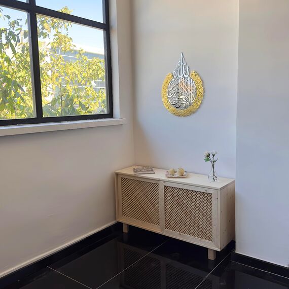 iwa concept Shiny Metal Ayatul-Kursi, islamischer Ramadan-Wandschmuck, modernes muslimisches Einweihungsgeschenk, arabische Kalligraphie, Koran-Wandkunst, Silver Out Gold, L (63 x 49 cm)