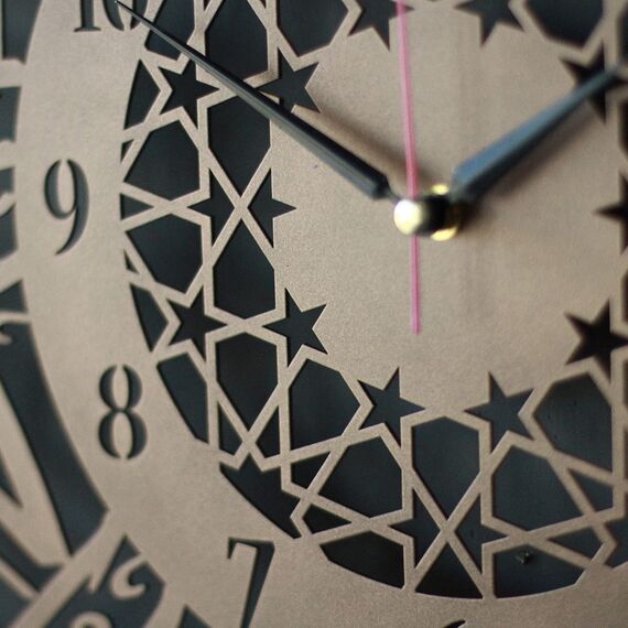 Surah Al Iklas Islamische Metall-Wanduhr, islamische Kalligraphie-Wanddekoration, Koranvers, Wanduhr, Dekor, Geschenk für Muslime im Ramadan, Hadsch oder Einweihungsfeier (Kupfer, 47,5 x 47,5 cm)