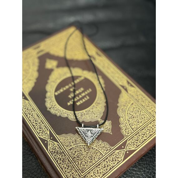 Remi Bijou 925 SILBER Anhänger 'Muska' mit schwarzem Schnur - Islam Muslim - Schwarz Farbe