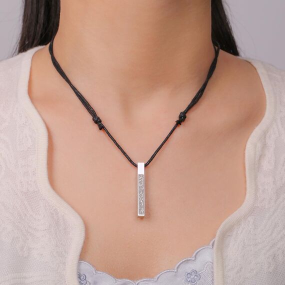VASSAGO Islamische Ayatul Kursi Halskette für Frauen und Männer - Allah Arabisch 3D Bar Muslim Koran Edelstahl/Lederkette Islam Eid Islamischer Geschenk Schmuck