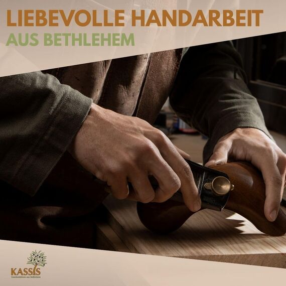 Kassis Geschenkartikel Olivenholz Kreuz Kruzifix Wandkreuz schlicht mit runden Kanten zum Aufhängen aus Bethlehem zur Firmung, Taufe, Kommunion (Ohne Gravur, 22,50 cm)