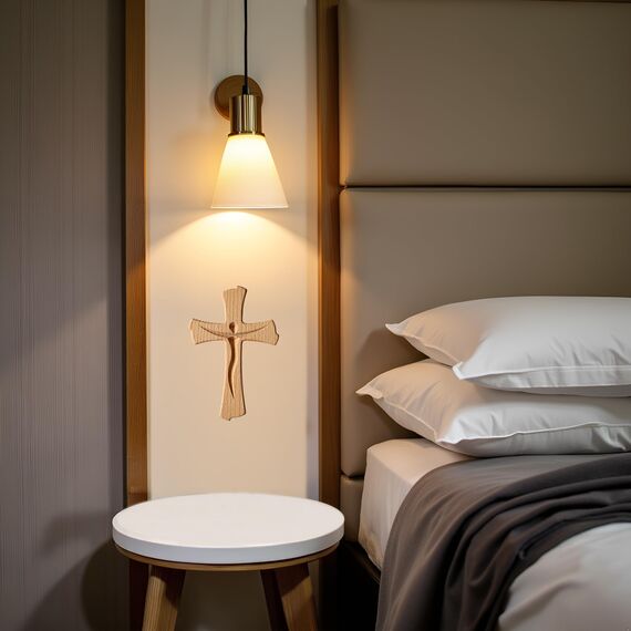 Kaltner Präsente Geschenkidee - Holzkreuz Wand Echtholz Buche Holz Kreuz Kruzifix für die Wand modern (Höhe 20 cm)