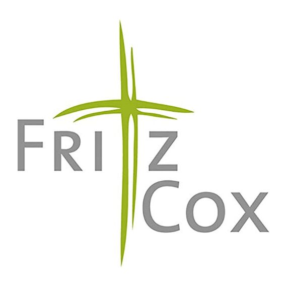 Fritz Cox Holz-Wandkreuz mit Lebensbaum-Motiv und bunten Kinderhänden als Blätter | Mit Spruch Der Lebensbaum wächst, blüht und gedeiht | Inklusive personalisierbarer Geschenkkarte | Weiß | 20cm