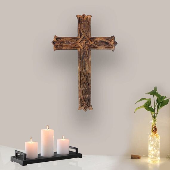 Ajuny Wandkreuz aus Mangoholz, handgeschnitzt, keltisches Handdesign, christlicher Wandbehang, rustikal, Vintage, religiös, katholisches Gebetskreuz für Kirche, Kapelle, Wohnzimmer, Altar oder Flur