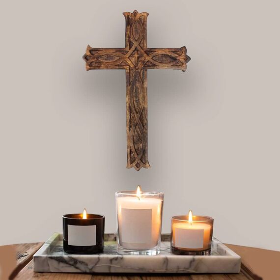 Ajuny Wandkreuz aus Mangoholz, handgeschnitzt, keltisches Handdesign, christlicher Wandbehang, rustikal, Vintage, religiös, katholisches Gebetskreuz für Kirche, Kapelle, Wohnzimmer, Altar oder Flur