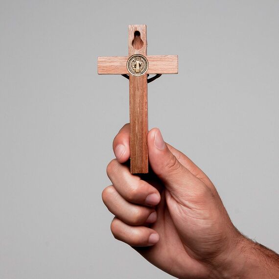 Intercession Holzkreuz Kruzifix für Wand und Tisch, Antik-Gold, 12,7 cm