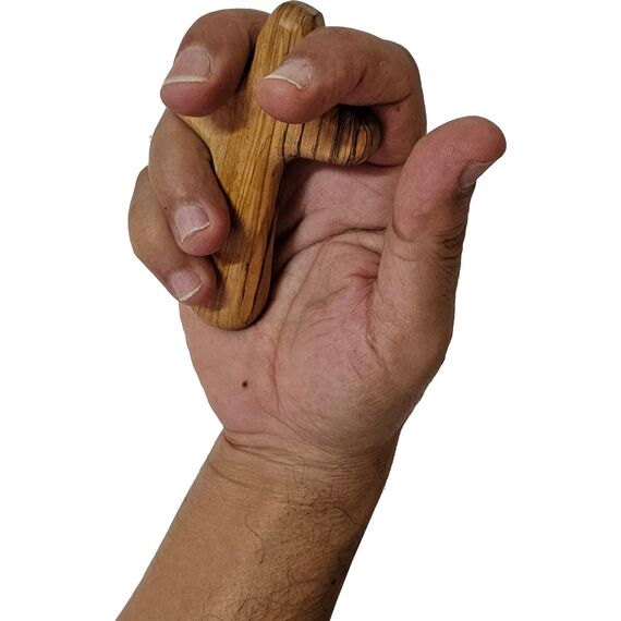 2 Handkreuze aus Olivenholz mit Geschenktüten (mit rotem oder schwarzem Samtbeutel) von Bethlehem