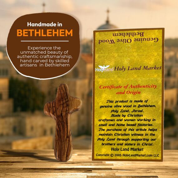 2 Handkreuze aus Olivenholz mit Geschenktüten (mit rotem oder schwarzem Samtbeutel) von Bethlehem