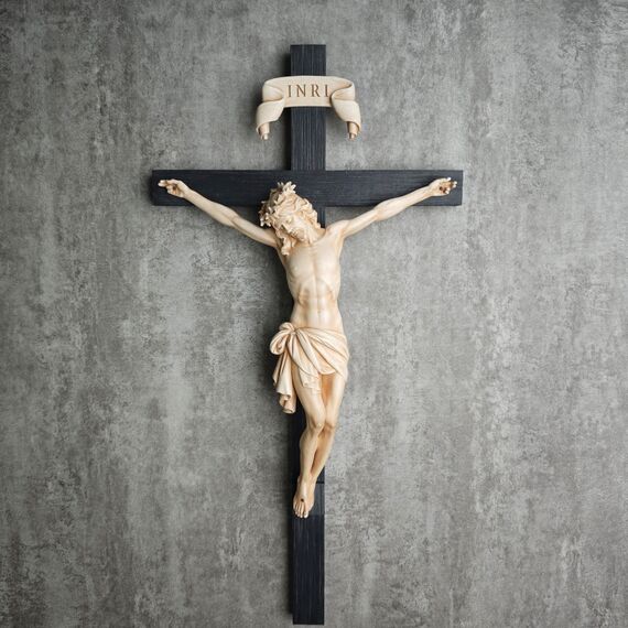 BC Katholisches Kruzifix-Wandkreuz, elegante, moderne Wohnkultur, religiöse Geschenke zur Hauseinweihung, 40,6 cm hoch, Renaissance-Skulptur handgefertigt von Buildclassic (Bone Beige)