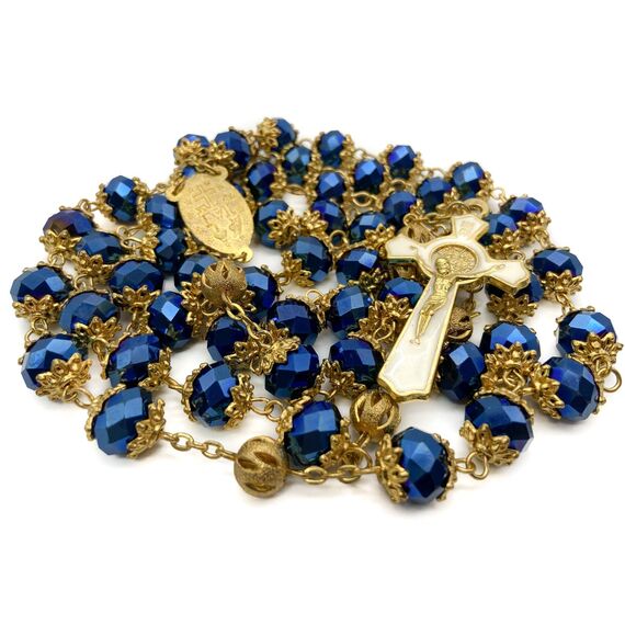Nazareth Store St. Benedikt Kristallisierte blaue Perlen Rosenkranz goldene Halskette für Damen und Herren mit goldenen Mystery-Perlen, wundertätige Medaille und St. Benedikt-Kreuz, 55 cm, Kristall,