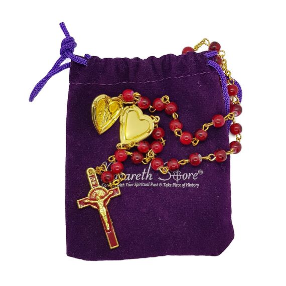 Nazareth Store Rote Korallenperlen Rosenkranz Halskette Katholischer Heiliger Benedikt Rosenkranz Herz Medaillon Medaille & Kreuz Religiöses Amulett für Frauen und Männer - Samttasche