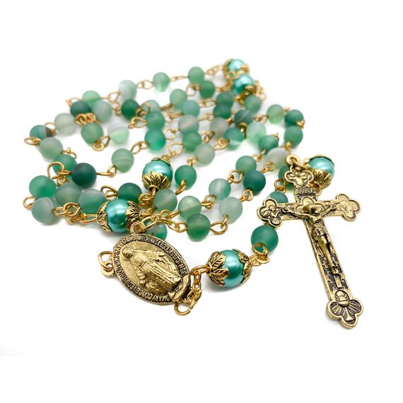 Nazareth Store Katholische Gold Rosenkranz Halskette Matt Stein Perlen Grün 10mm Perle Runde Perlen Wunderbare Medaille & Kreuz - Samt Tasche
