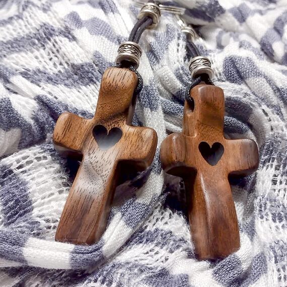 Yookin Holzkreuz mit Kreuz-Motiv, Schlüsselanhänger, Fingerspitze, Stressabbau, kleines Kreuz, Weihnachtsgeschenk, Handheld-Holzkreuz-Schlüsselanhänger, 2 Stück