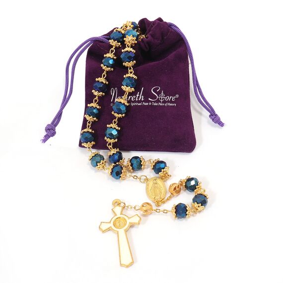 Nazareth Store St. Benedikt Kristallisierte blaue Perlen Rosenkranz goldene Halskette für Damen und Herren mit goldenen Mystery-Perlen, wundertätige Medaille und St. Benedikt-Kreuz, 55 cm, Kristall,