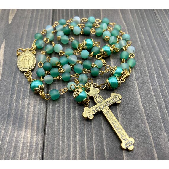 Nazareth Store Katholische Gold Rosenkranz Halskette Matt Stein Perlen Grün 10mm Perle Runde Perlen Wunderbare Medaille & Kreuz - Samt Tasche