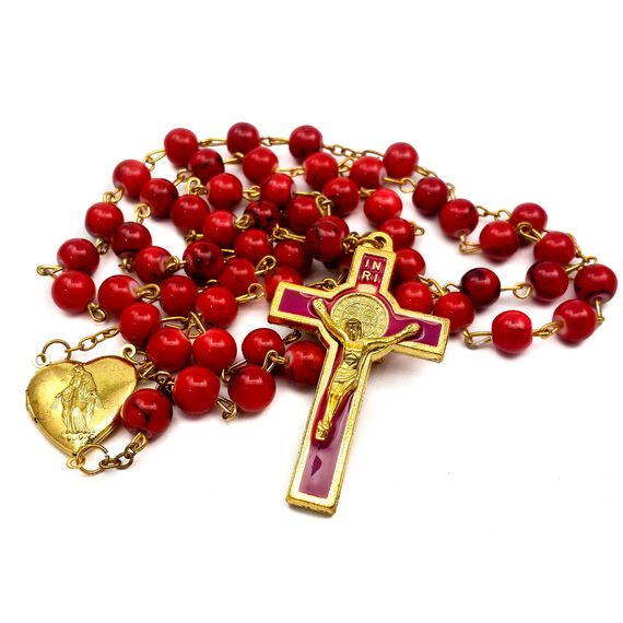 Nazareth Store Rote Korallenperlen Rosenkranz Halskette Katholischer Heiliger Benedikt Rosenkranz Herz Medaillon Medaille & Kreuz Religiöses Amulett für Frauen und Männer - Samttasche