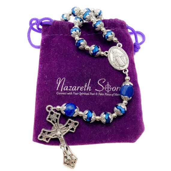 Nazareth Store Rosenkranz aus tiefblauen Kristallperlen, blaue Achat-Glory-Stein-Perlen-Halskette, wundersame Medaille und Kreuz, Kruzifix, Sammlung religiöser Rosenkränze