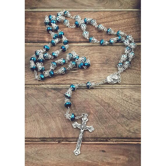 Nazareth Store Tiefblaue Kristall-Gebetsperlen-Rosenkranz-Katholische Halskette Metallkappen Heilige Medaille und Silberkreuz