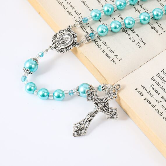 Nazareth Store Hellblaue Perlen Perlen Rosenkranz Katholische Halskette mit Wundermittel Medaille Kreuz Kruzifix Silberfarbene Rosenkränze in Samttasche