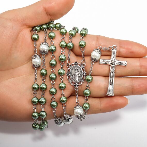 Nazareth Store Perlen-Rosenkranz, weiße Vaterunser-Perlen-Halskette, Lourdes-Medaille und Kreuz, Kruzifix, spirituelle Hingabe (Grün)