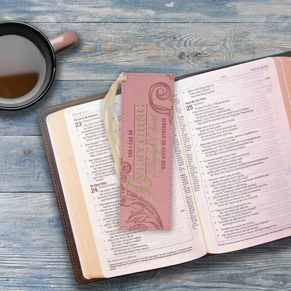 Christian Art Gifts Pink & Gold Kunstleder Premium Bibelvers Lesezeichen für Frauen: Everything Through Christ - Philipper 4:13 Inspirierende Schrift mit Satinband, niedlich, stabil, florale Prägung