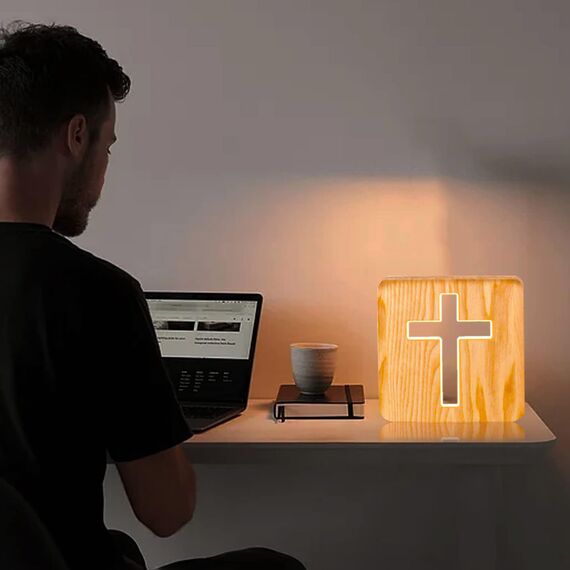 Jesus Kreuz Nachtlicht,Kreative Modellierung 3D Holzschnitzerei LED Nachtleuchte,USB-betriebener Warmweiß Licht Tischlampe Schlafzimmer Dekoration Holzlampe Beleuchtetes Geschenk Christen Religiös