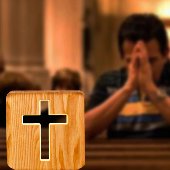 Jesus Kreuz Nachtlicht,Kreative Modellierung 3D Holzschnitzerei LED Nachtleuchte,USB-betriebener Warmweiß Licht Tischlampe Schlafzimmer Dekoration Holzlampe Beleuchtetes Geschenk Christen Religiös