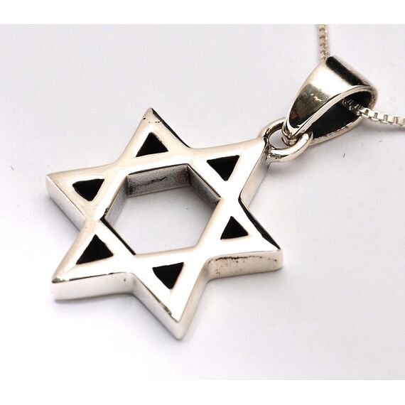 Davidstern-Anhänger mit Kette aus 925er Sterlingsilber.
