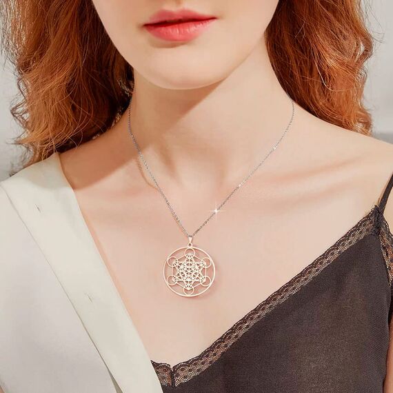 Amaxer Metatrons Cube Halskette für Frauen Davidstern Erzengel Metatron Schutzerklärung Ausgehöhlte Edelstahlkette Anhänger Charm Halskette für Frauen Mädchen (Metatron Würfel-Silber)