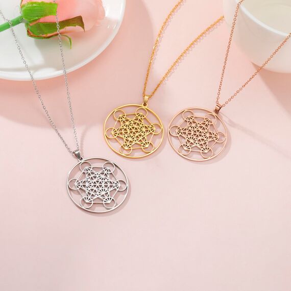 Amaxer Metatrons Cube Halskette für Frauen Davidstern Erzengel Metatron Schutzerklärung Ausgehöhlte Edelstahlkette Anhänger Charm Halskette für Frauen Mädchen (Metatron Würfel-Silber)