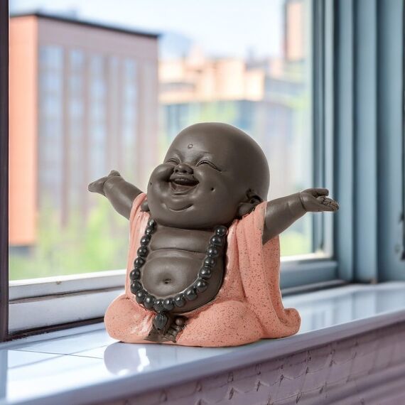 JUJOYBD Kleiner Lachender Buddha, Niedliche Mönch Statue, Süßer grinsender Buddha aus Keramik, Ornament Figur, Geschenk Dekoration für Schreibtisch Wohnzimmer 7,8 cm hoch, Orange