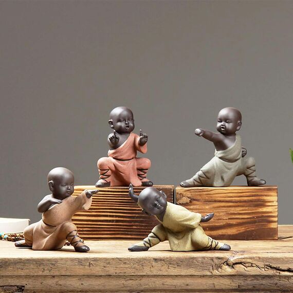 Pevfeciy 4Pcs Kung Fu Buddha Figur Mönch Kleine Skulpture Deko Modern Wohnzimmer Tee Tray Dekoration Tee Set Crafts Geschenk Tee Tablett Desktop Haustier,Rot