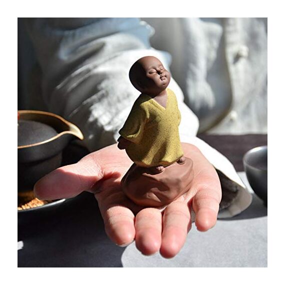 Kingzhuo Kleine niedliche Buddha-Statue aus Keramik, Mönch-Figur, kreative Baby-Bastelpuppen, Ornamente, Geschenk, klassische, chinesische Keramik-Kunst und Handwerk, Teezubehör, 10,2 cm hoch