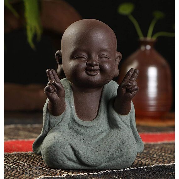 Kleine niedliche Buddha-Statue aus Keramik Mönch-Figur kreative Baby-Bastelpuppen Ornamente Geschenk chinesische zarte Keramikkunst und Handwerk