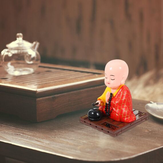 FAVOMOTO Kleiner Mönch Figur Solar Kopf Spielzeug Lustiges Auto Schütteln Kopf Spielzeug Chinesischer kleiner Buddha Mönch Statue Auto Armaturenbrett Ornament Home Dekorationen