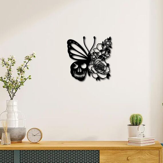 CREATCABIN Totenkopf-Metall-Wandkunst Dekor Schmetterling Blume Schwarze Wandschilder Hängende Metallornament-Skulptur Für Terrasse Balkon Zuhause Wohnzimmer Küche Dekoration Draußen Geschenk 30x30cm