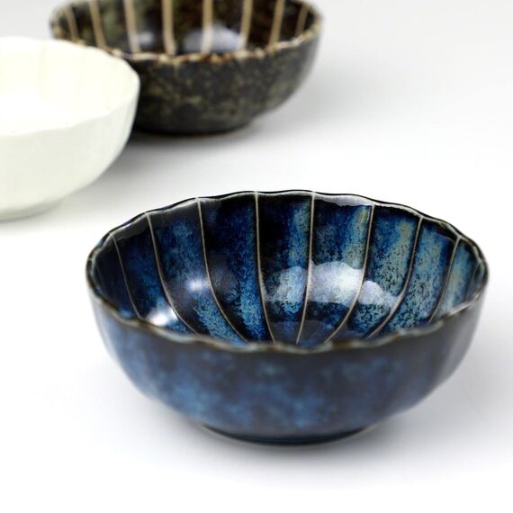 Asayu Japan Räucherstäbchenhalter - Blauer Lotus - Für Stäbchen 10cm, Made in Japan, Traditioneller Keramik Aschefänger, Inklusive Abnehmbarer Messingständer - Für Yoga, Meditation und Entspannung