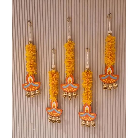 Divyakosh Holzbehänge, 5er-Set (Größe 38,1 cm), Jasminblüte mit MDF-Diya, Diwali-Dekorationsartikel für Heimdekoration, perfekter Artikel für Tempel/Pooja/Mandir/Wand/Türdekoration, Orange