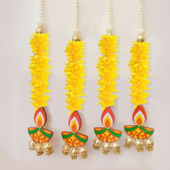 Divyakosh Holzbehänge, 5er-Set (Größe 38,1 cm), Jasminblüte mit MDF-Diya, Diwali-Dekorationsartikel für Heimdekoration, perfekter Artikel für Tempel/Pooja/Mandir/Wand/Türdekoration, Orange