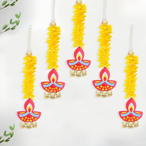 Divyakosh Holzbehänge, 5er-Set (Größe 38,1 cm), Jasminblüte mit MDF-Diya, Diwali-Dekorationsartikel für Heimdekoration, perfekter Artikel für Tempel/Pooja/Mandir/Wand/Türdekoration, Orange
