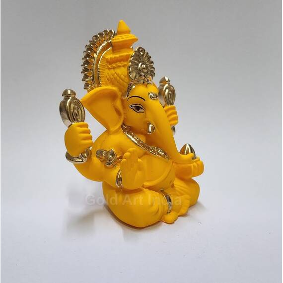 Gold Art India Handgefertigter Mango-Terrakotta-Ganesha mit goldenem Schmuck für Auto-Armaturenbrett, Heim-/Bürodekoration, Geschenk/Einweihungsgeschenk (4HANDGANESHAYELLOWTERRACOTTA 8,4 cm)