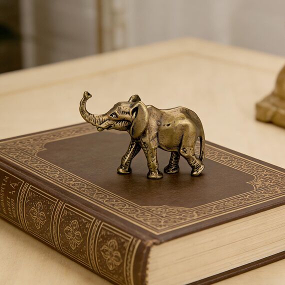 TUYOBG Vintage Messing Elefant – Ganesha Figur als Glücksbringer und Feng Shui Miniatur-Elefantenstatue, Dekorative Tierfigur aus Metall für Wohnzimmer, Büro Tischdeko & Chinesische Wohnkultur